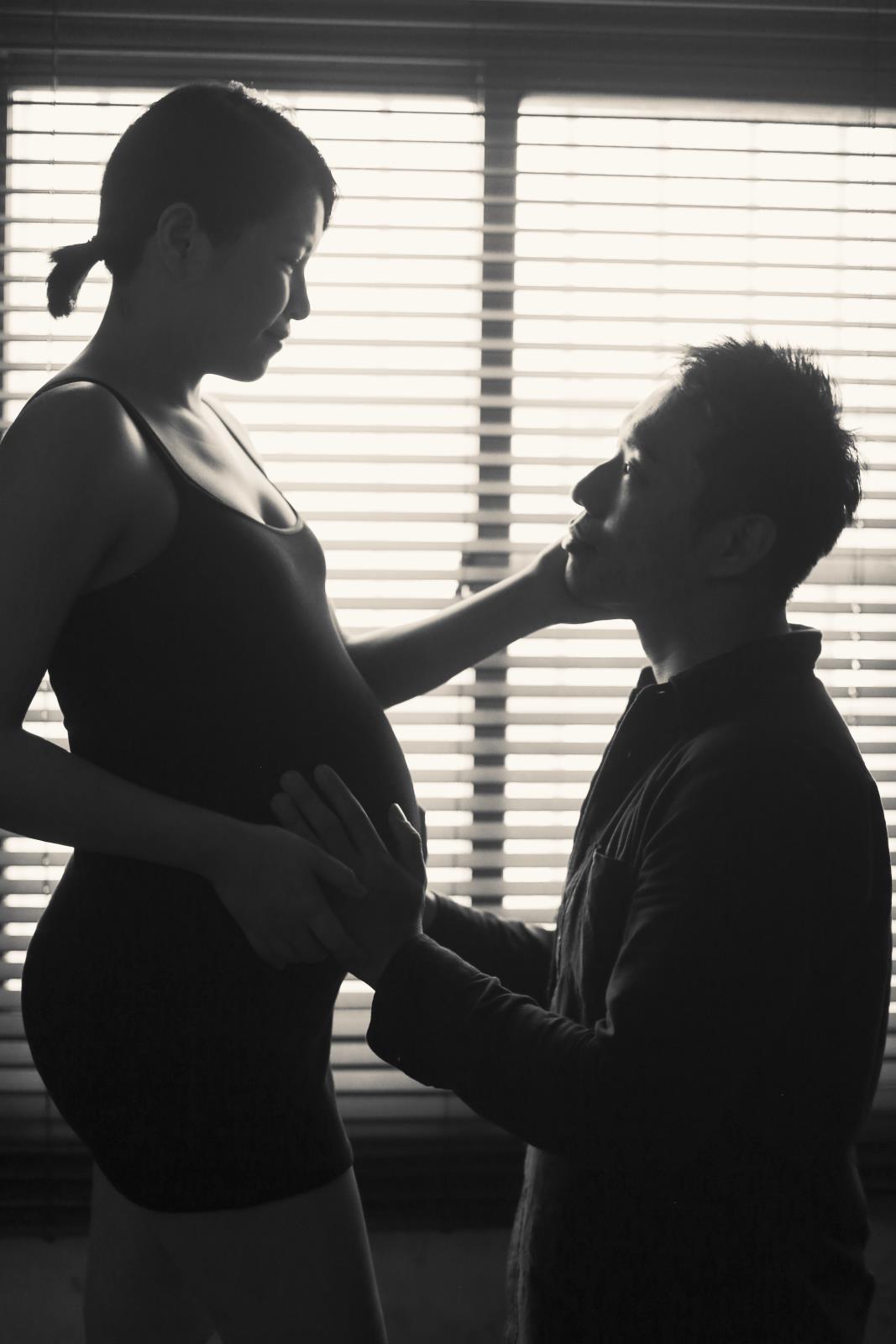 黑白剪影孕婦寫真
